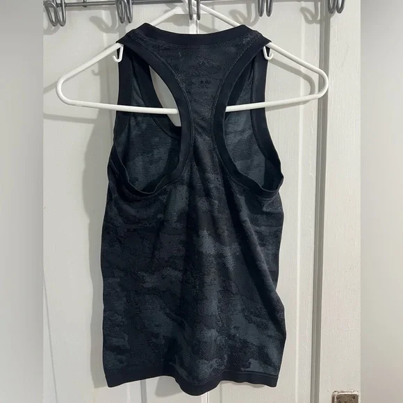 Athleta Women’s Momentum Camo Racerback Tank Top - Picture 4 of 5